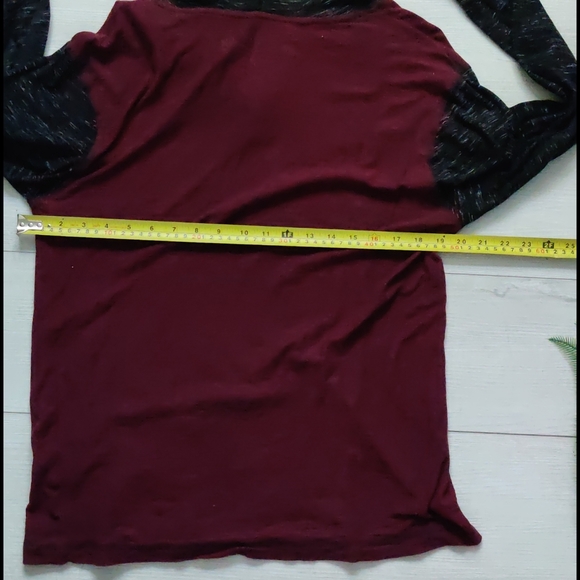 *💖 2/$15 or 4/$25, two tone hooded long sleeve shirt - Picture 4 of 12